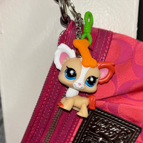 Littlest Pet Shop G7 Series 3 Pup Keychain with Bone & Rope Accessories - Picture 1 of 5